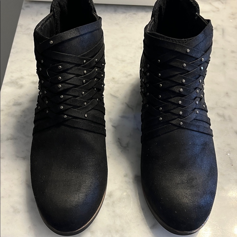 Black suede and leather booties in nearly new condition size 8 to 9 ladies